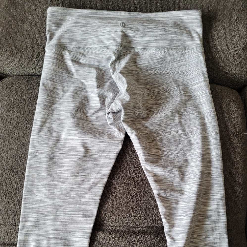 Lululemon 19" crop tights in size 8. Grey and white colors.